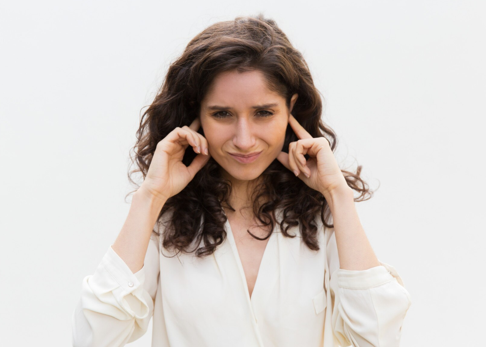 The spiritual meaning of ringing in the left ear: what does It mean?